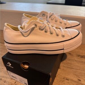 Women’s platform converse BRAND NEW 6.5